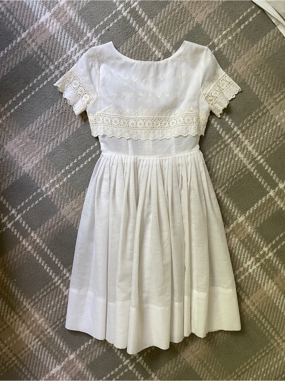 Vintage girls formal white lace pleated skirt dress First Communion size 8/9